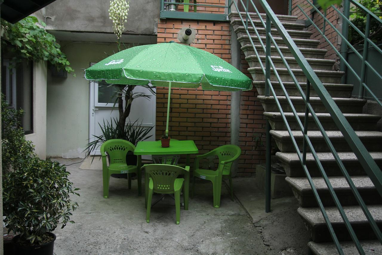 Guesthouse Different Tbilisi Esterno foto