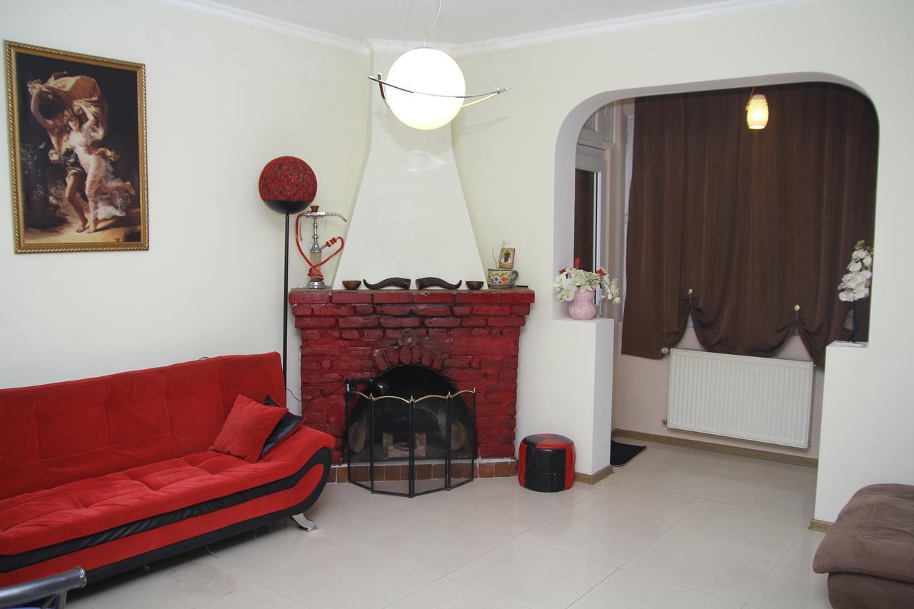 Guesthouse Different Tbilisi Esterno foto