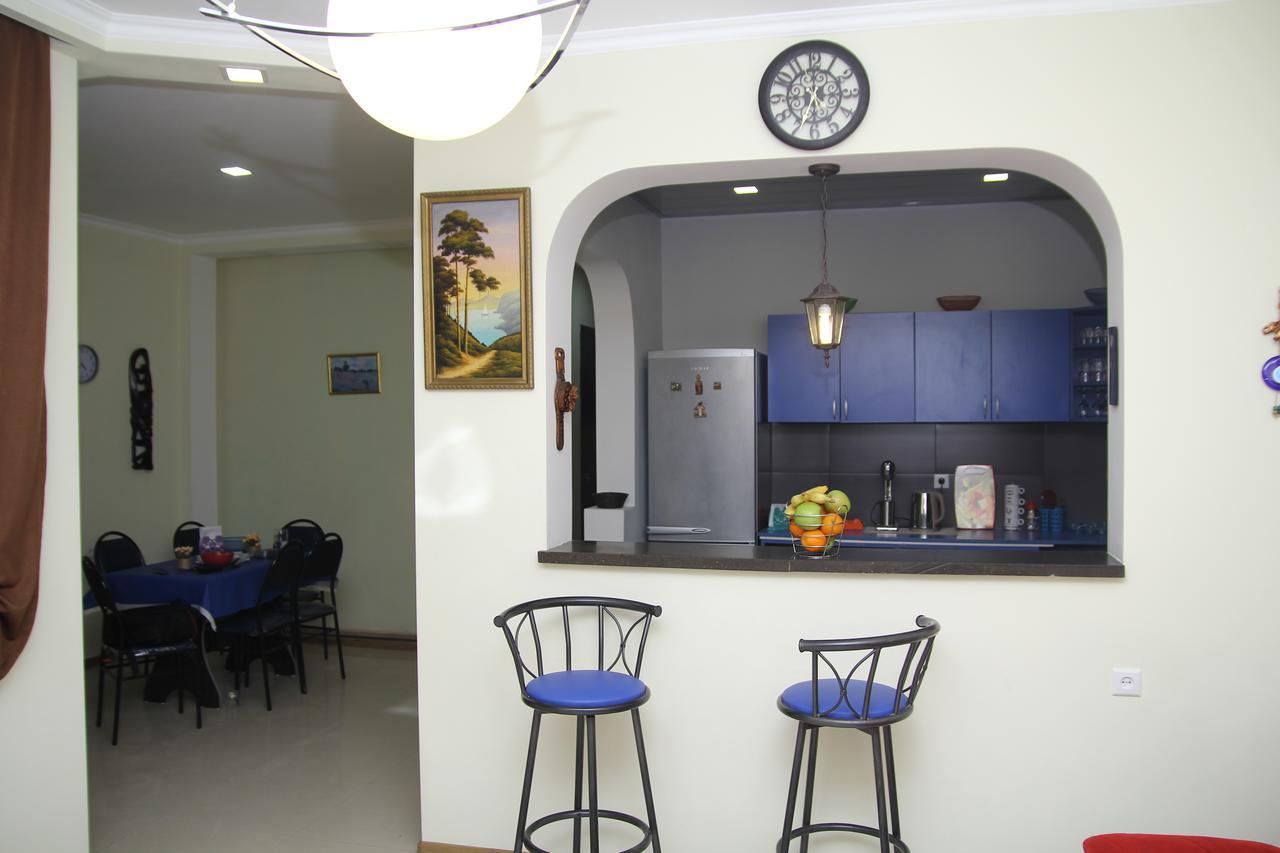 Guesthouse Different Tbilisi Esterno foto