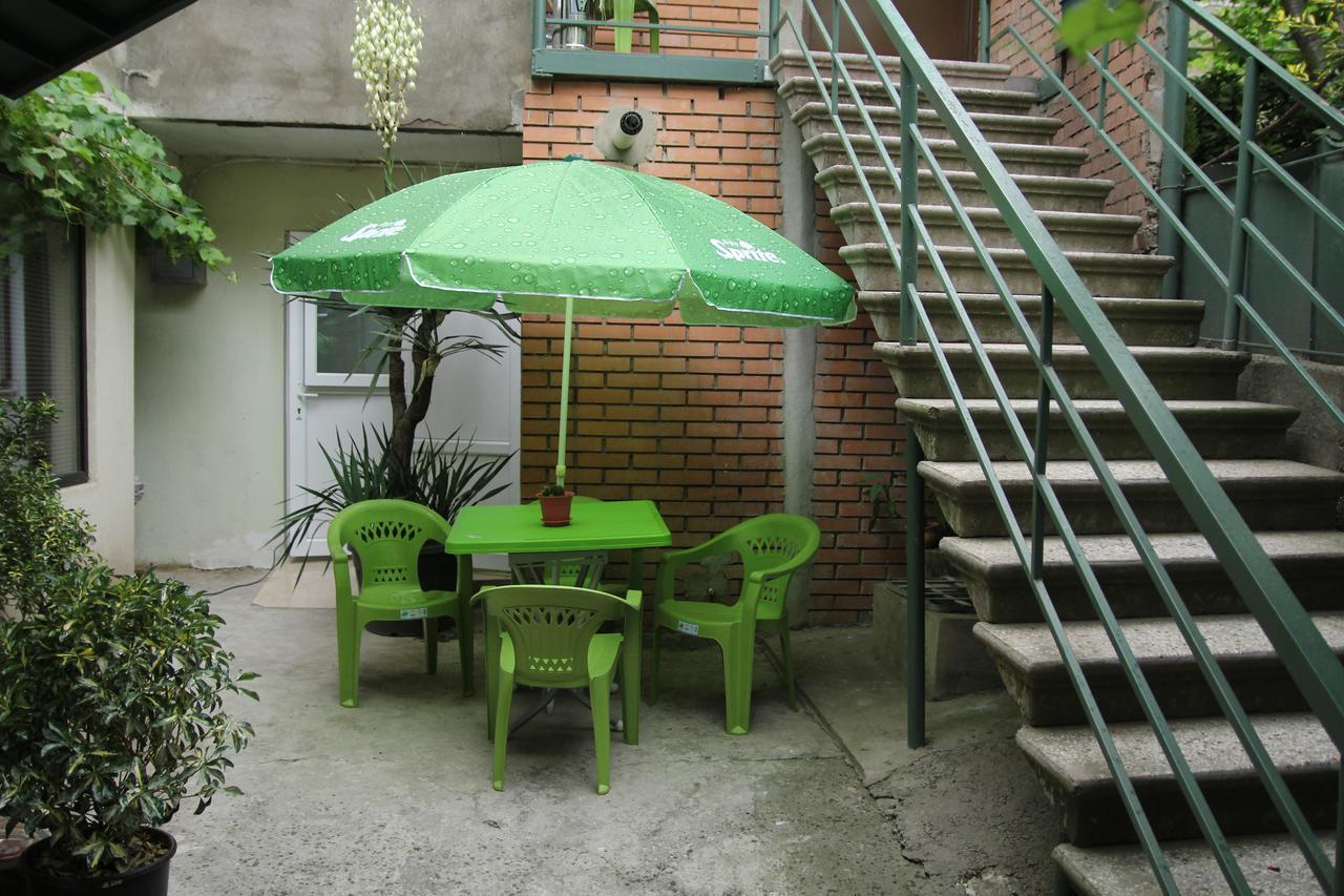 Guesthouse Different Tbilisi Esterno foto