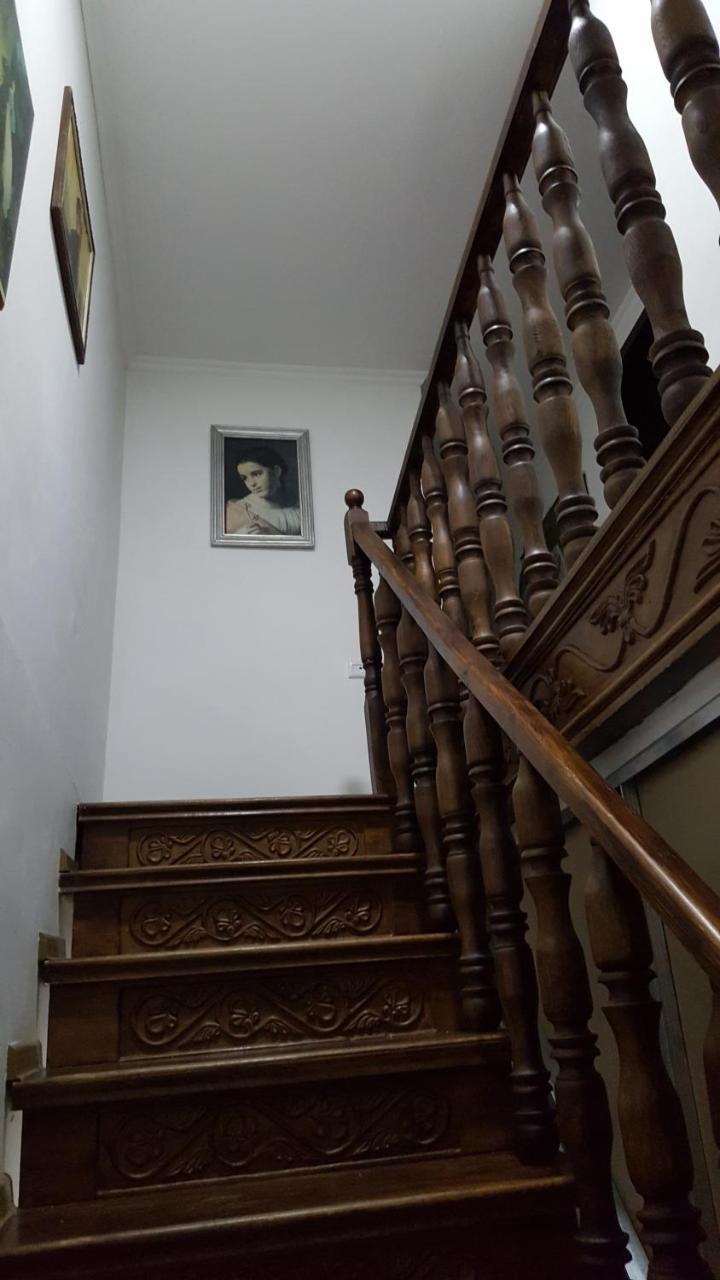 Guesthouse Different Tbilisi Esterno foto