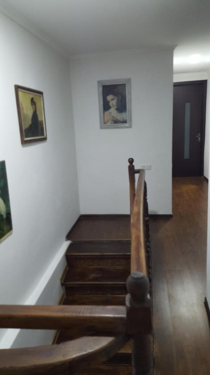 Guesthouse Different Tbilisi Esterno foto