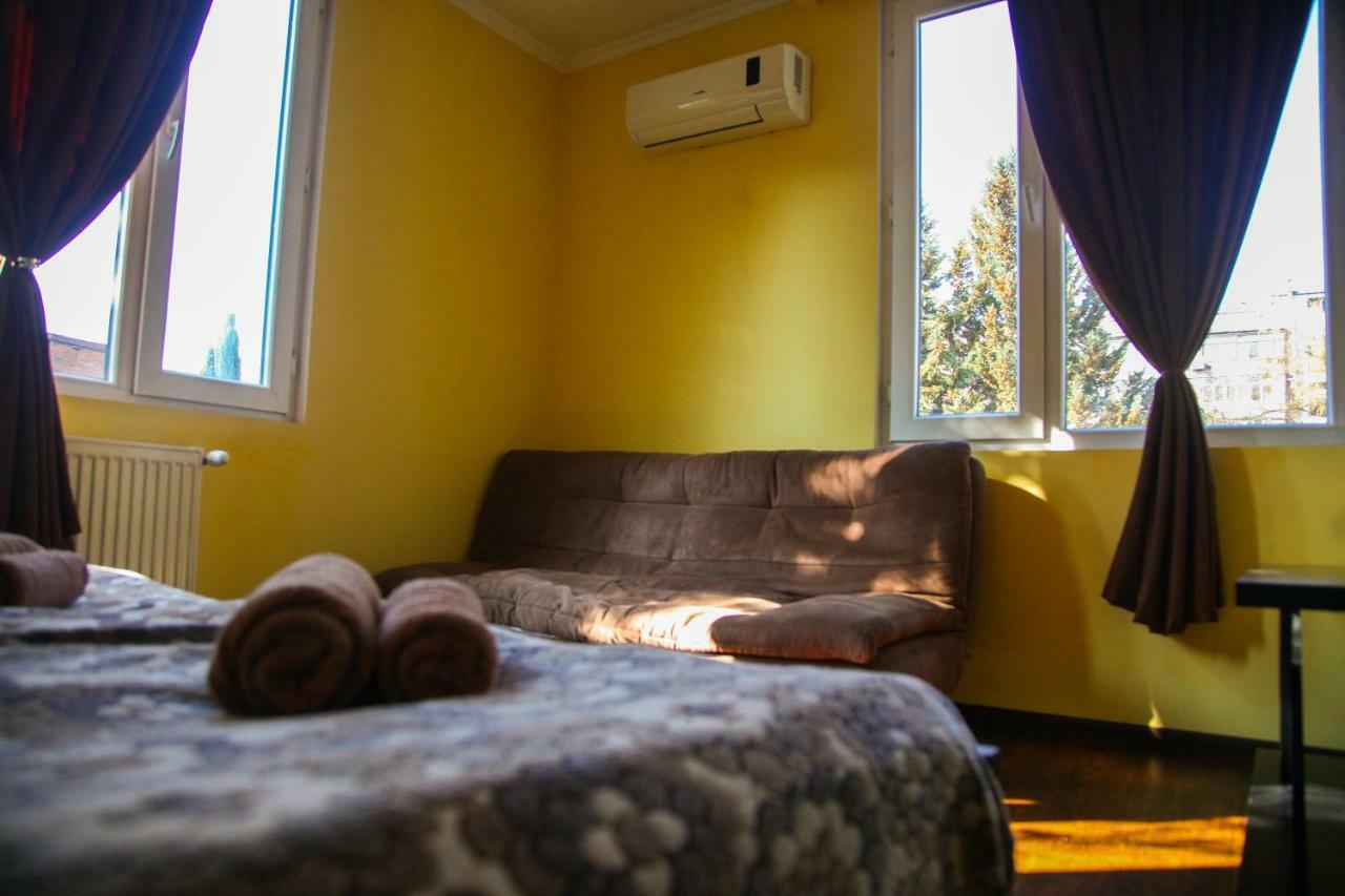 Guesthouse Different Tbilisi Esterno foto