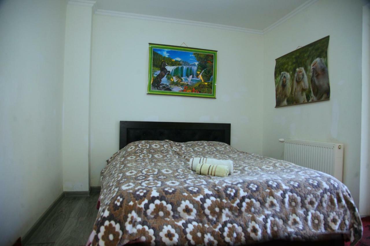 Guesthouse Different Tbilisi Esterno foto