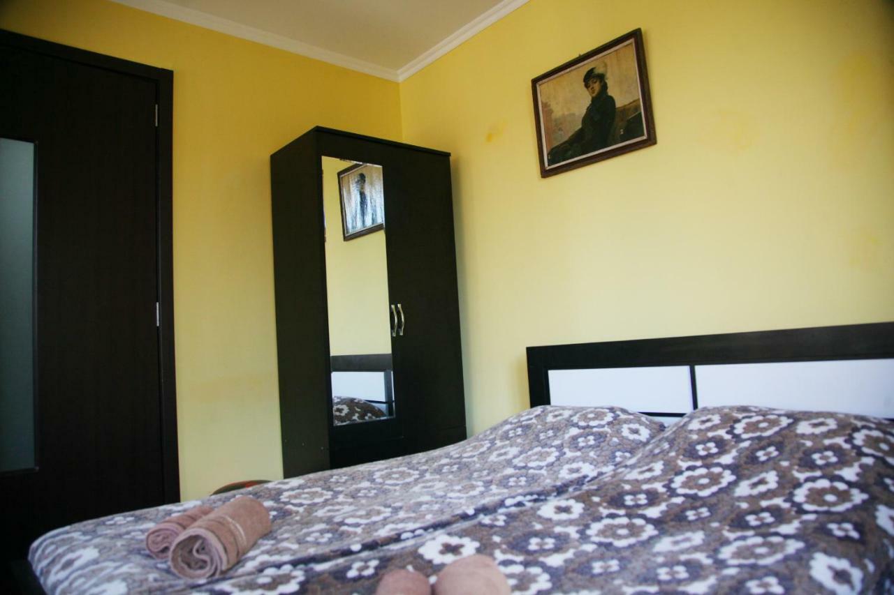 Guesthouse Different Tbilisi Esterno foto