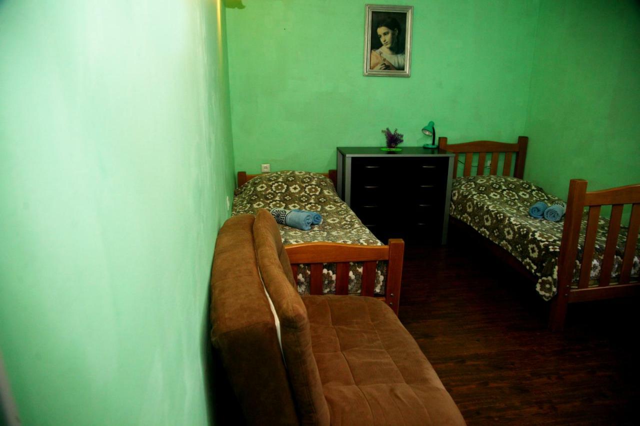 Guesthouse Different Tbilisi Esterno foto
