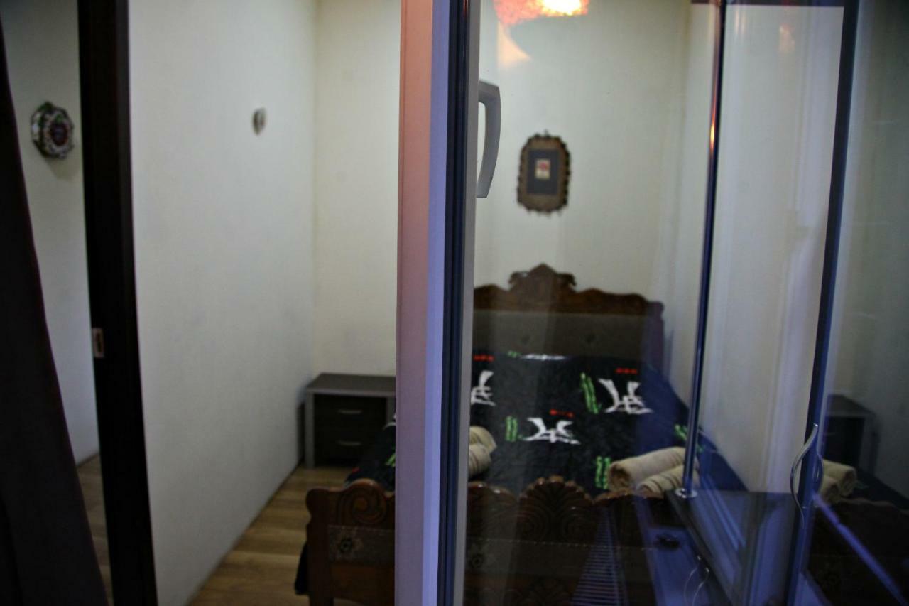 Guesthouse Different Tbilisi Esterno foto