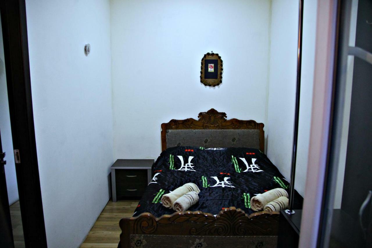 Guesthouse Different Tbilisi Esterno foto