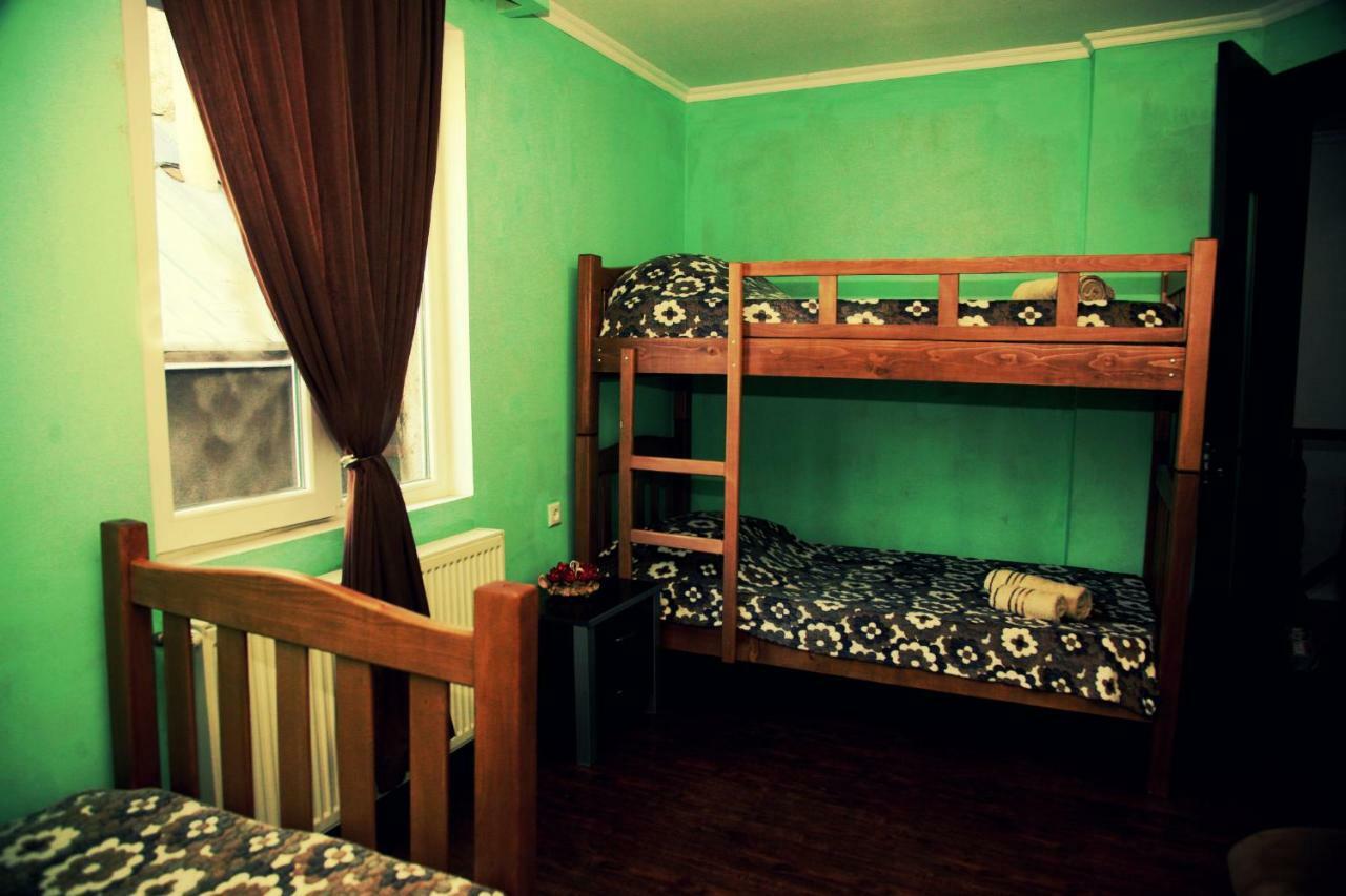 Guesthouse Different Tbilisi Esterno foto
