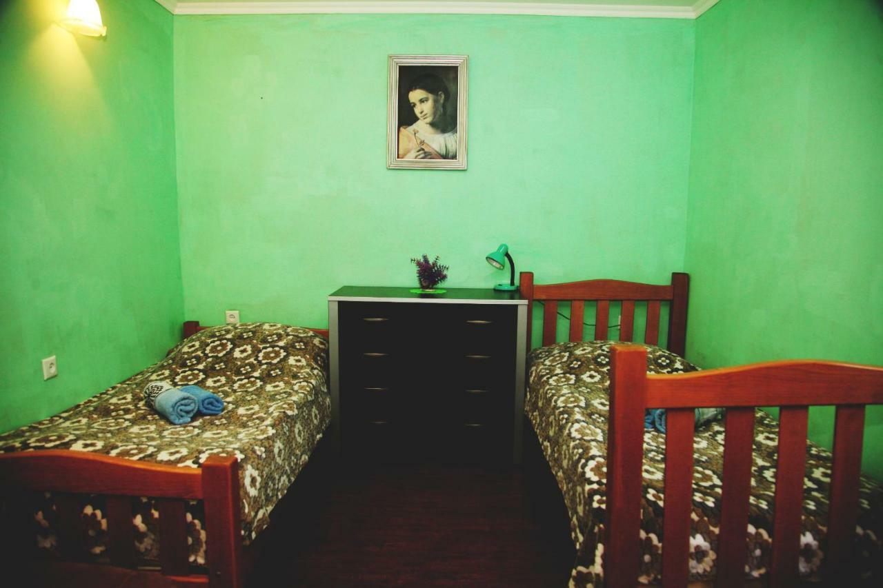 Guesthouse Different Tbilisi Esterno foto