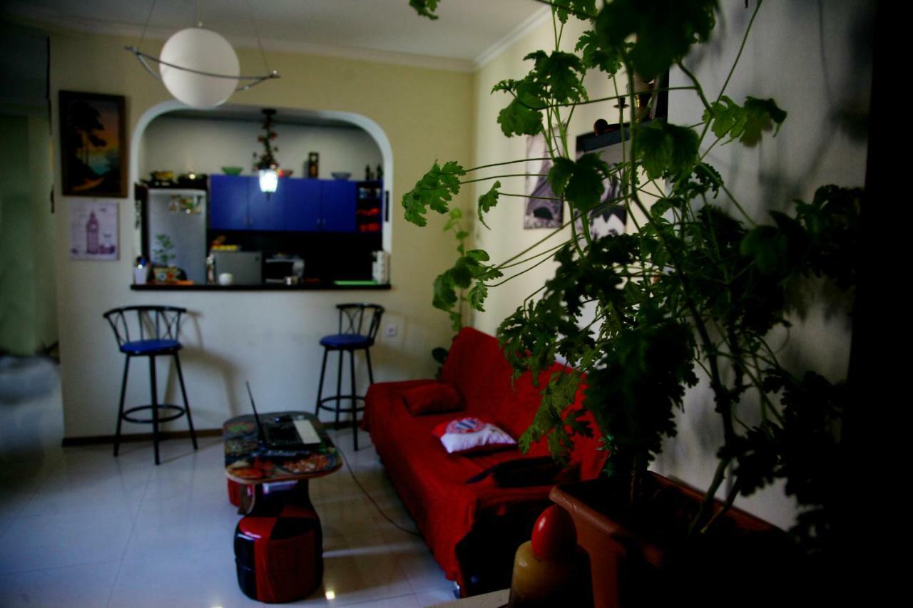 Guesthouse Different Tbilisi Esterno foto