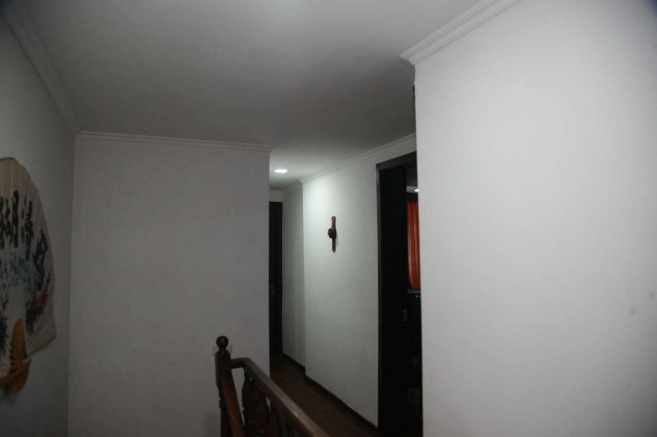 Guesthouse Different Tbilisi Esterno foto