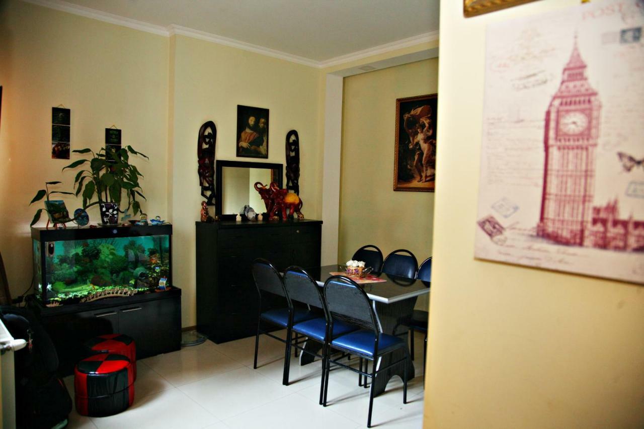 Guesthouse Different Tbilisi Esterno foto