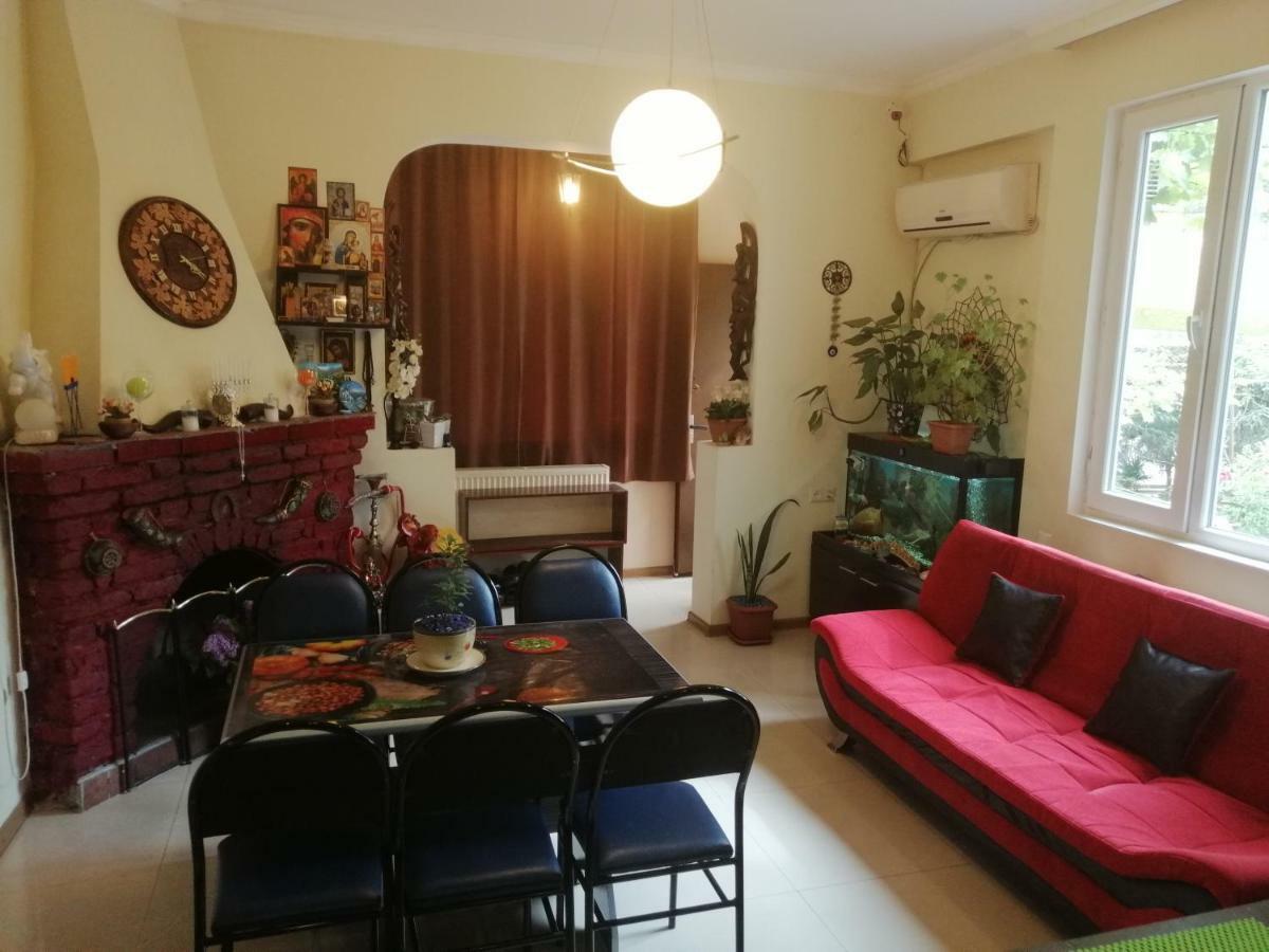 Guesthouse Different Tbilisi Esterno foto