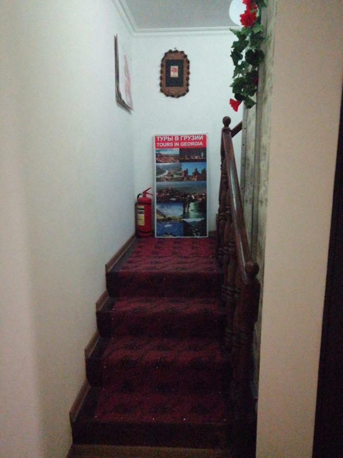 Guesthouse Different Tbilisi Esterno foto