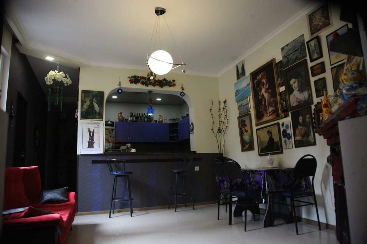 Guesthouse Different Tbilisi Esterno foto