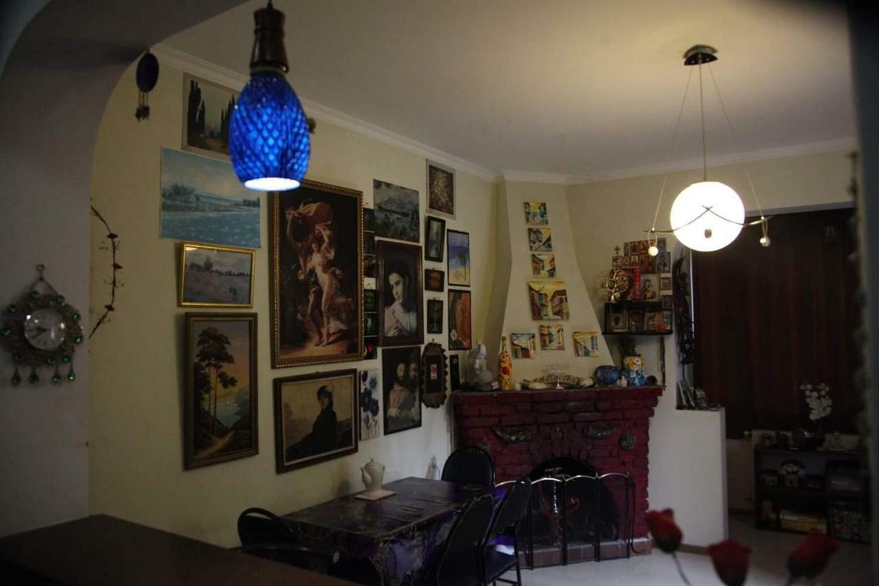 Guesthouse Different Tbilisi Esterno foto