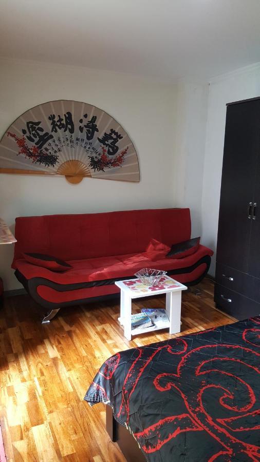 Guesthouse Different Tbilisi Esterno foto